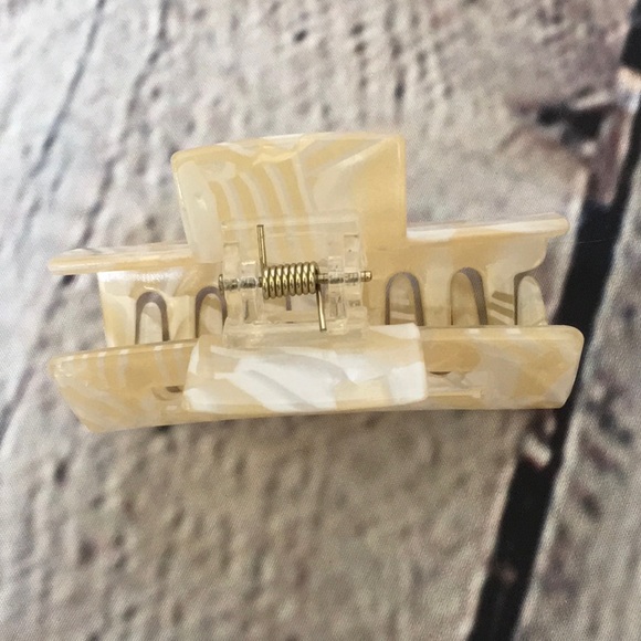 Claw Hair Clip - Picture 2 of 2